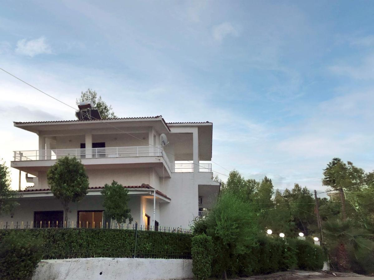 Studio Kalypso Arkitsa Luaran gambar